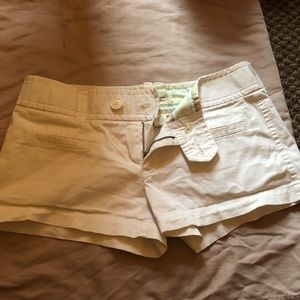 American Eagle white stretch shorts size 6
